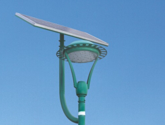 太陽能庭院燈的功率輸出由什么決定的？